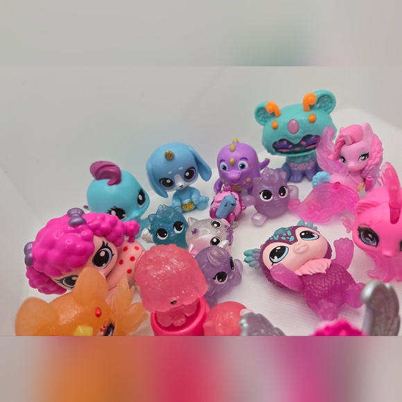 Colorful Small Pet Figurine Set - Picture 4 of 6